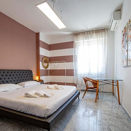 Elegante Camera Con Finiture Di Lusso Appena Ristrutturata Marina di Carrara Kültér fotó