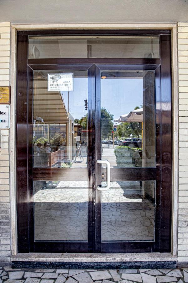 Elegante Camera Con Finiture Di Lusso Appena Ristrutturata Marina di Carrara Kültér fotó