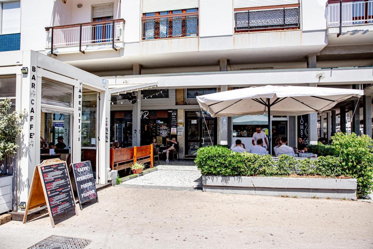 Elegante Camera Con Finiture Di Lusso Appena Ristrutturata Marina di Carrara Kültér fotó